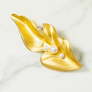 Gold Pearl & Diamond Pin